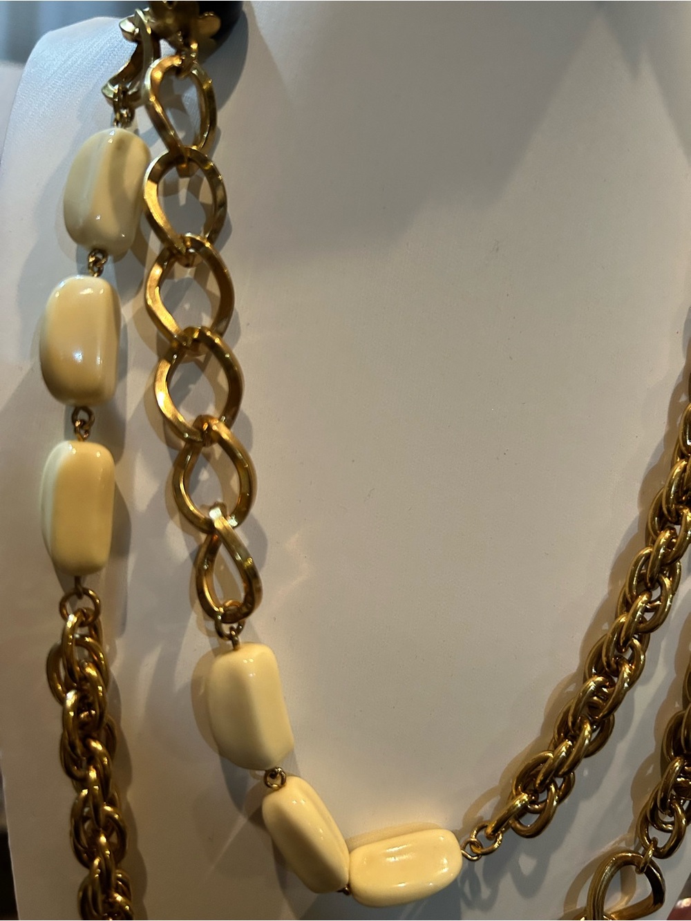 Vintage, Classic Estée Lauder Gold-Tone Layered Necklace with Cream&Black bead - Picture 2 of 4